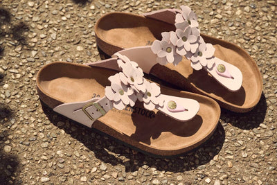 Gizeh flower Toe Thong in Light Rose Leather