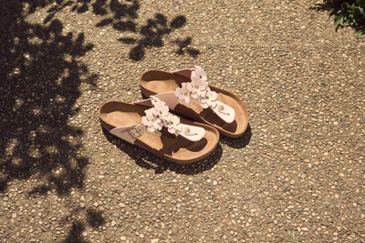 Gizeh flower Toe Thong in Light Rose Leather